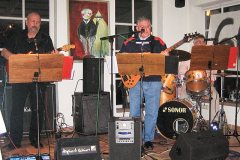 Karstens Band steigt voll in das Geschehen ein.